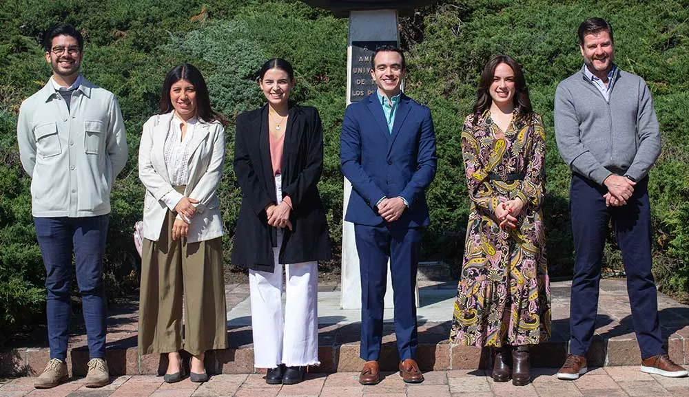 Alumnos de CREA se reúnen con Sergio Ramírez Álvarez