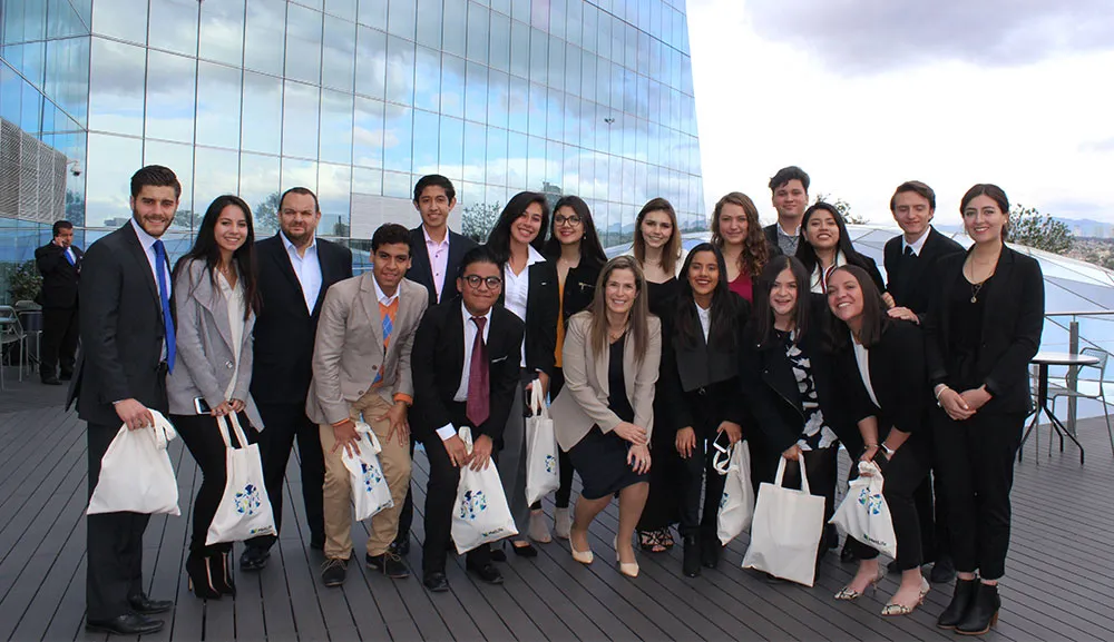 Alumnos de VÉRTICE visitan las oficinas de MetLife México