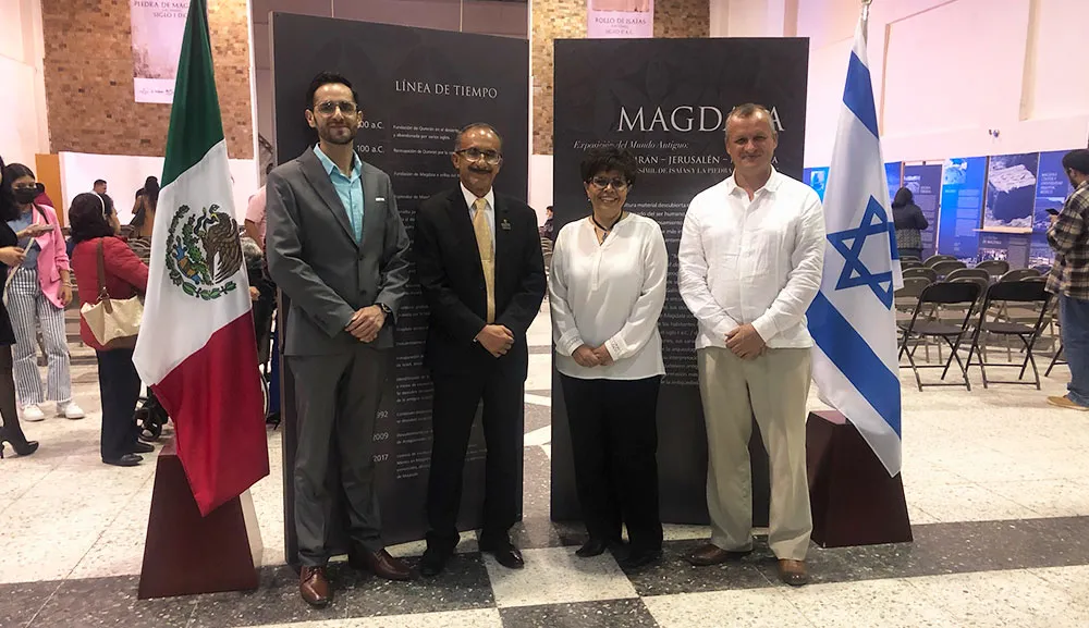 Marcela Zapata Meza asiste a la inauguración de la exposición “Tierra Santa: del Mar Muerto a Magdala” Sumario: Esta exposición se lleva a cabo en el Centro Cultural Peroteño en Perote, Veracruz, en el marco de los festejos por los 70 años de relaciones