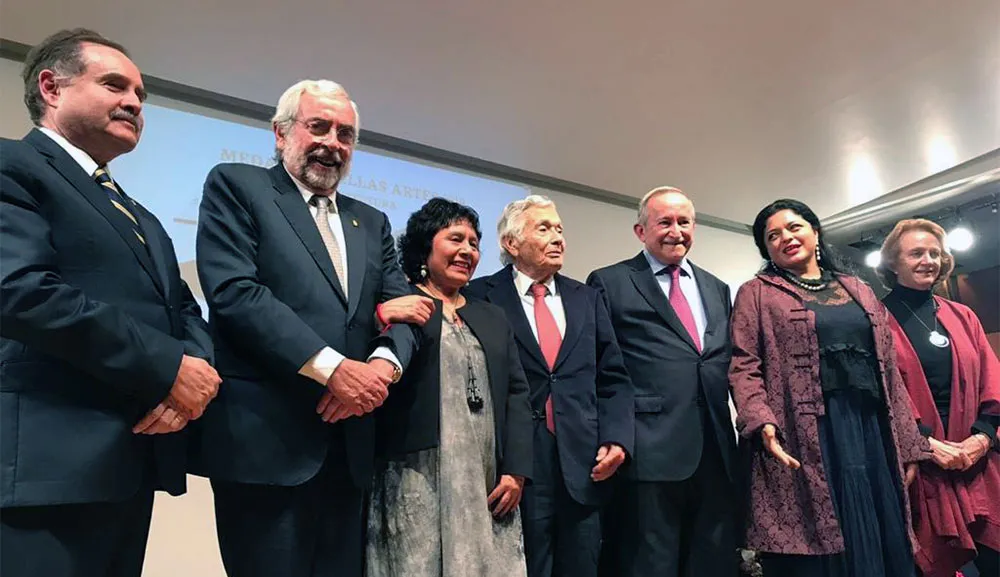 Medalla Bellas Artes a nuestro profesor, el Arq. Agustín Hernández Navarro