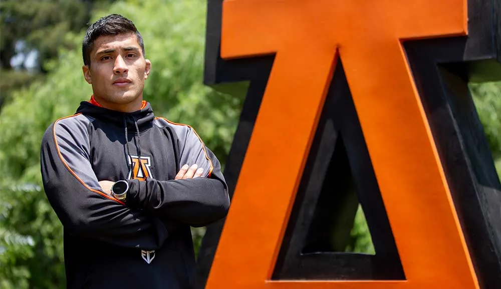 No es un juego representar a la Anáhuac en la Universiada: Víctor Hernández